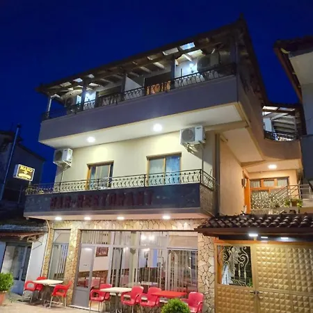 Nako Bar&restaurants Pensión Përmet
